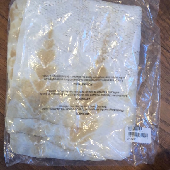 NWT Beach Cover Up Wrap in Tan and cream looks like the one shown in pink - Picture 3 of 10